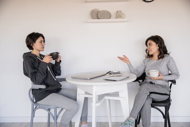 Sostener una conversación incómoda