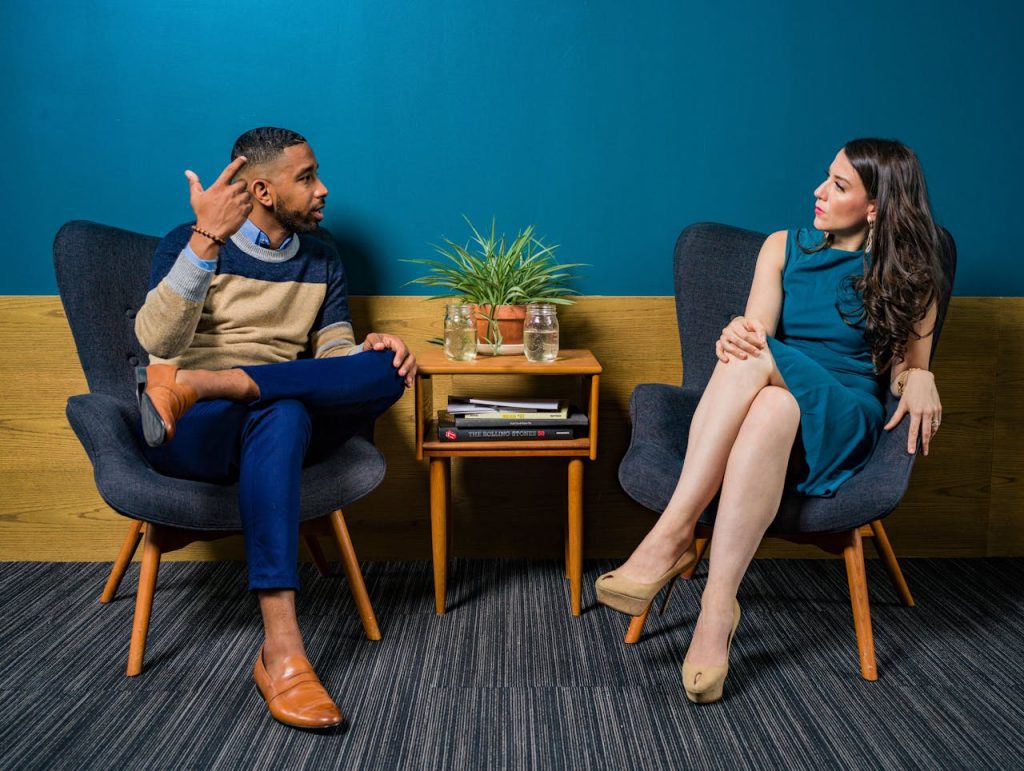 Sostener una conversación incómoda
