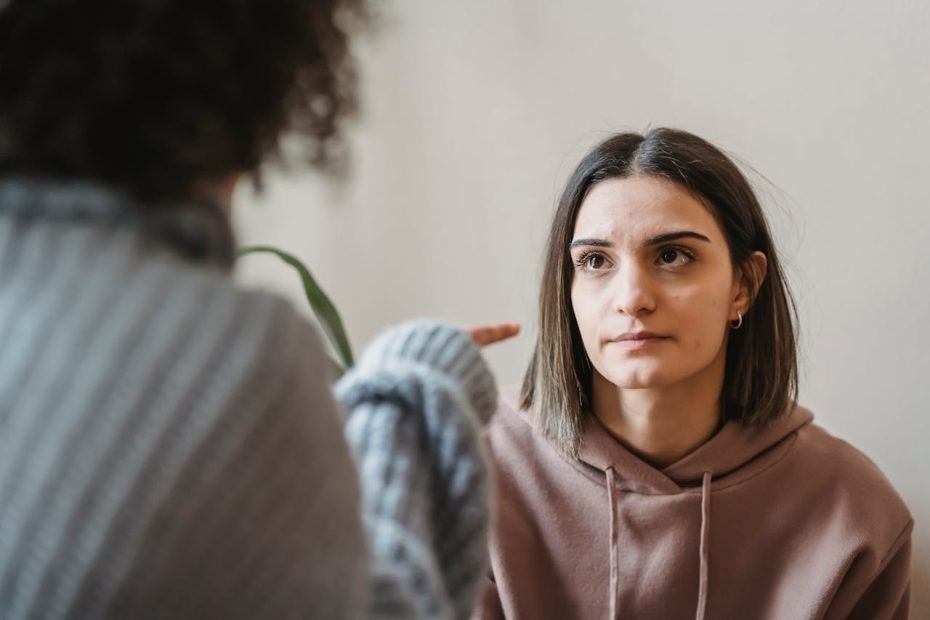 Sostener una conversación incómoda