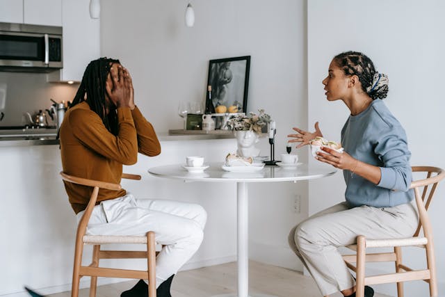 Sostener una conversación incómoda